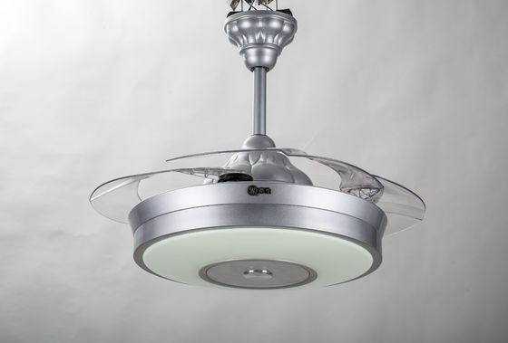 la fan de plafond de fantaisie de 6000K 3600lm allume la fan de plafond pliante argentée avec des lames de sortie de bruit